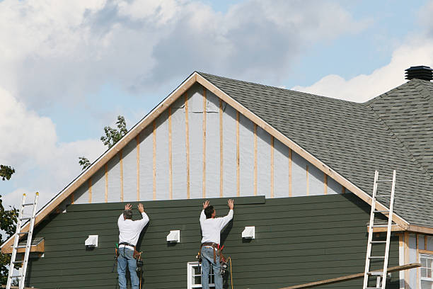 Professional Siding Replacement technician working in Braddock Heights, MD